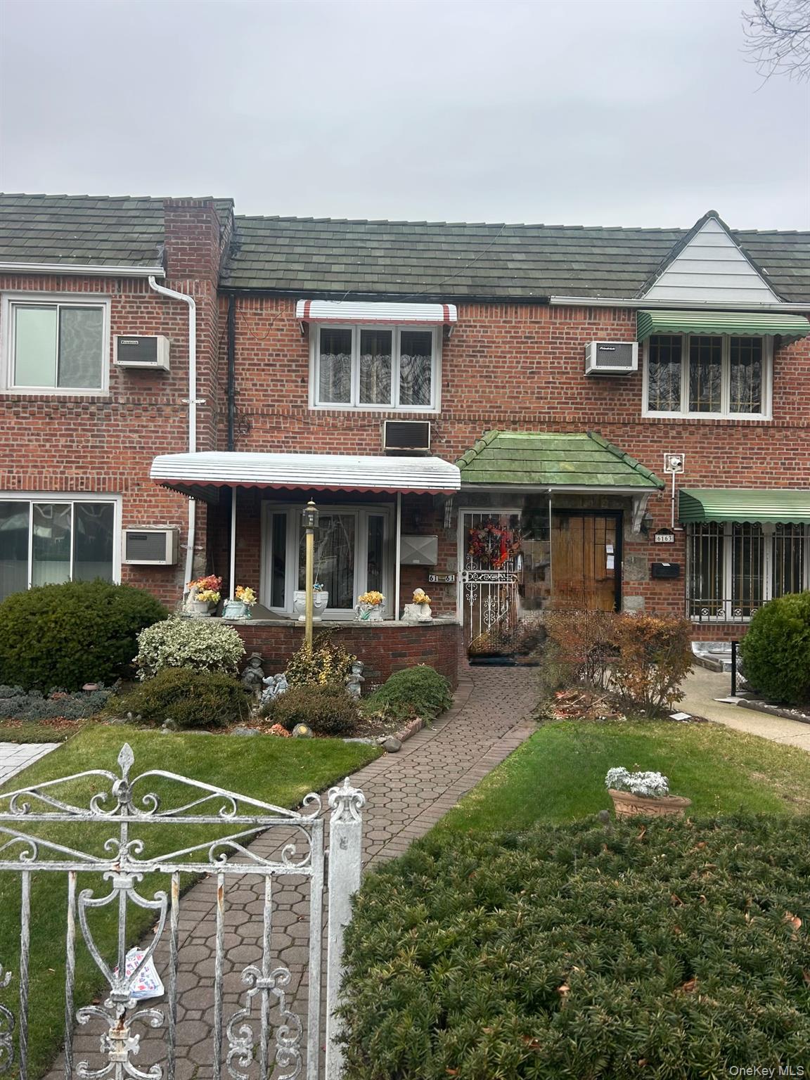 6161 79th Street, Middle Village, NY 11379