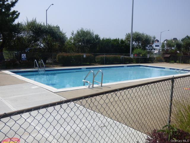 1 Anchorage Way # 1401, Freeport, NY 11520