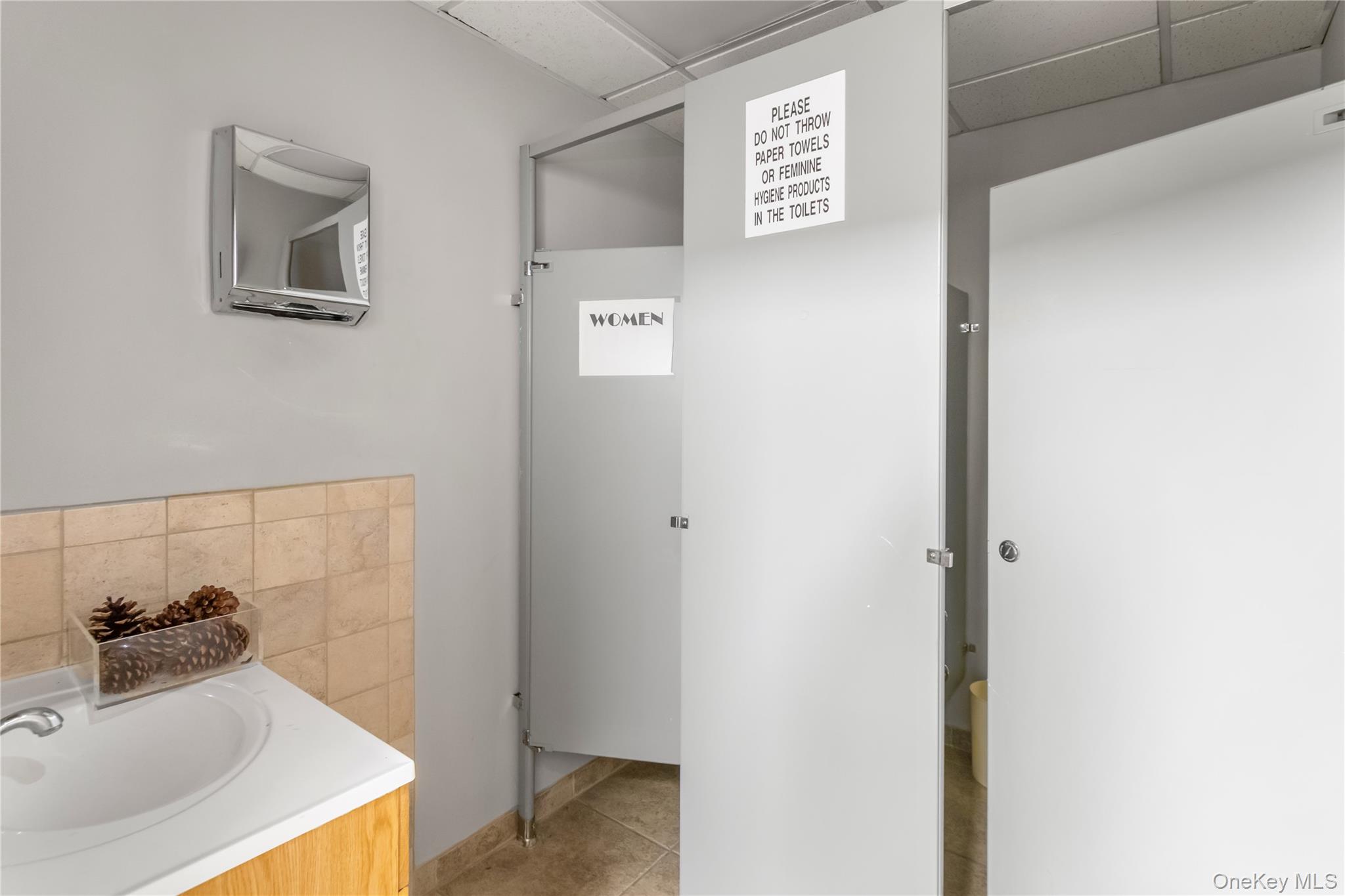 451-457 Sunrise Highway # 2, Lynbrook, NY 11563