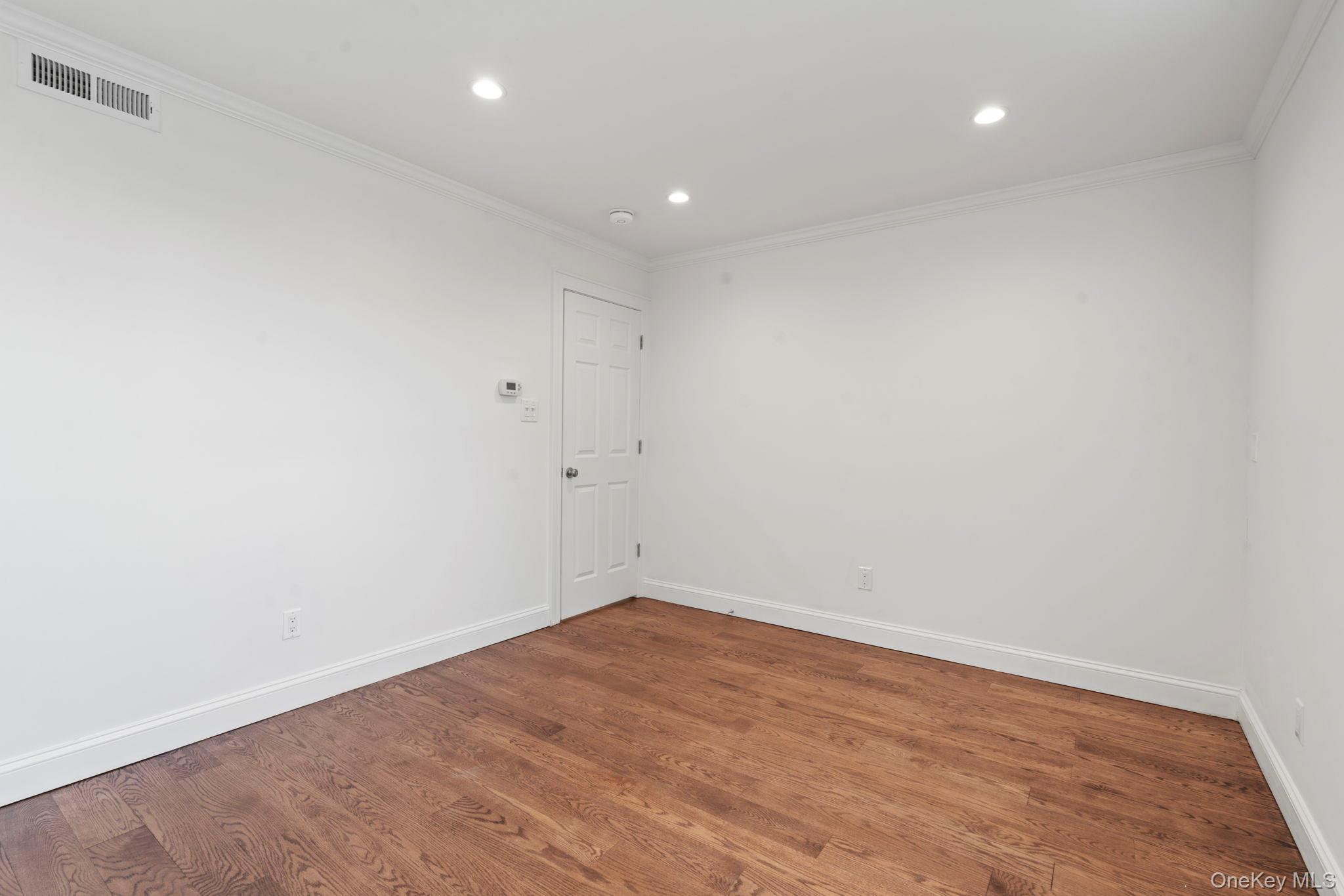 1 Anchorage # 101, Freeport, NY 11520