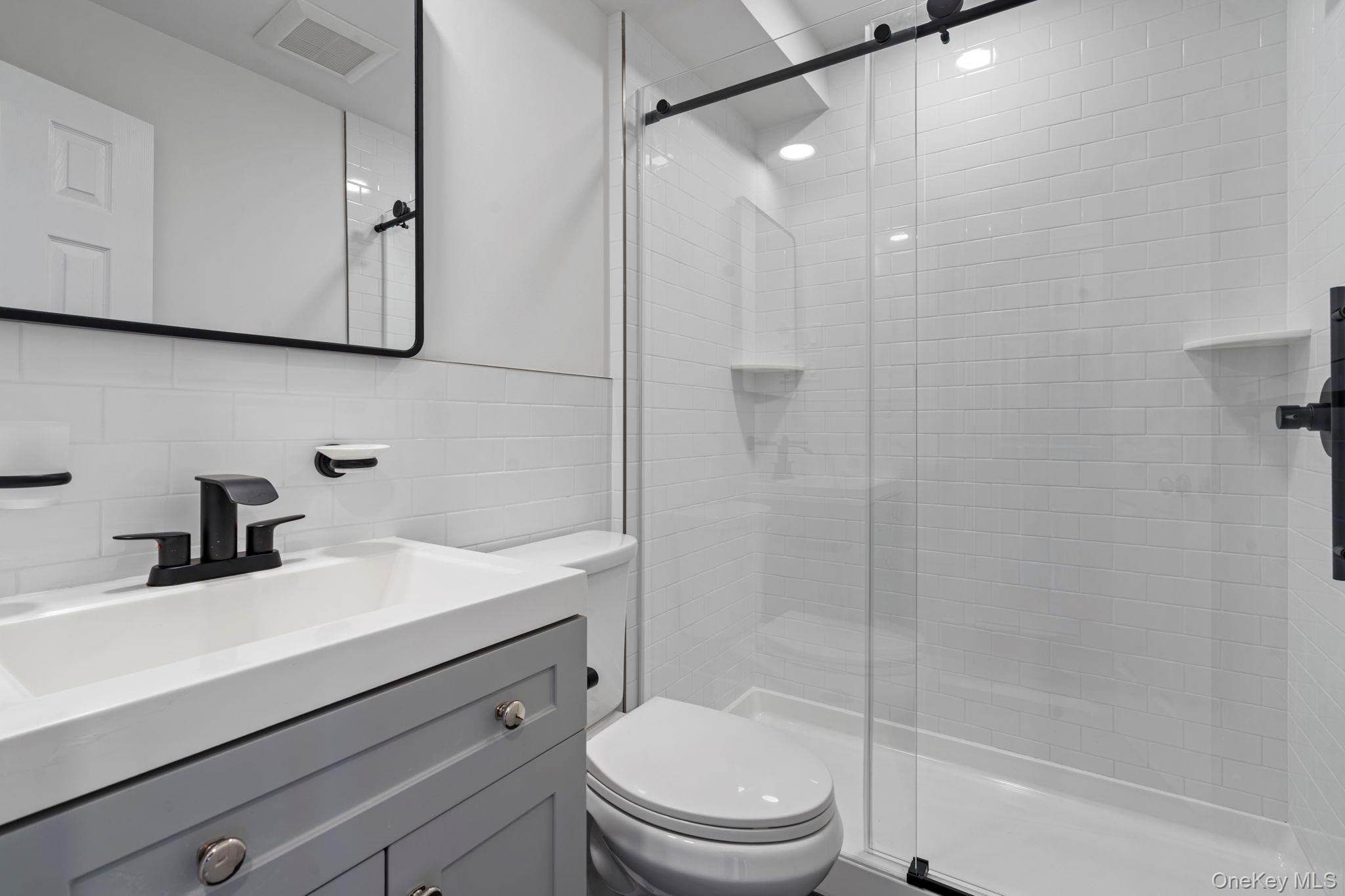 1 Anchorage # 101, Freeport, NY 11520