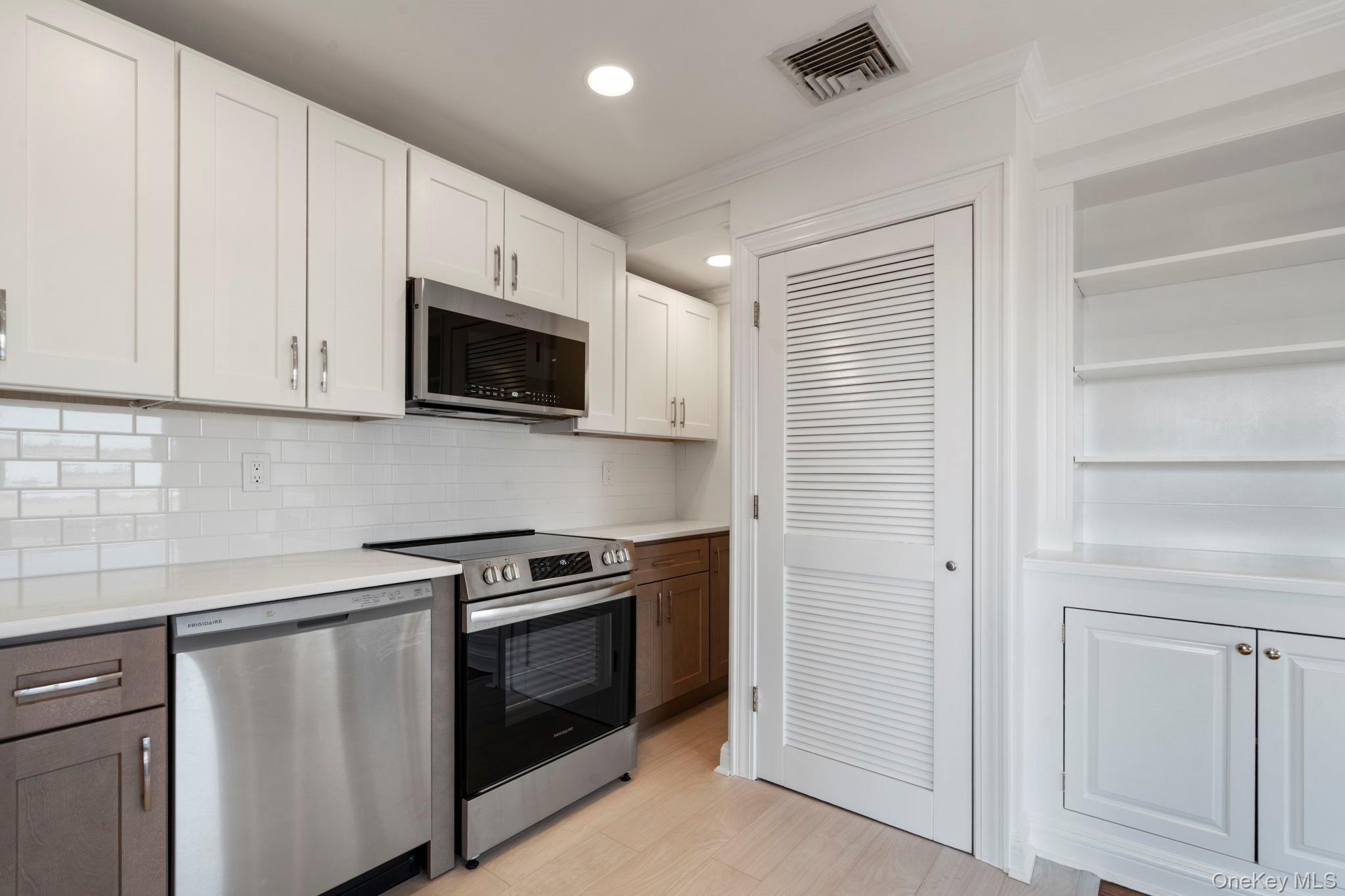 1 Anchorage # 101, Freeport, NY 11520