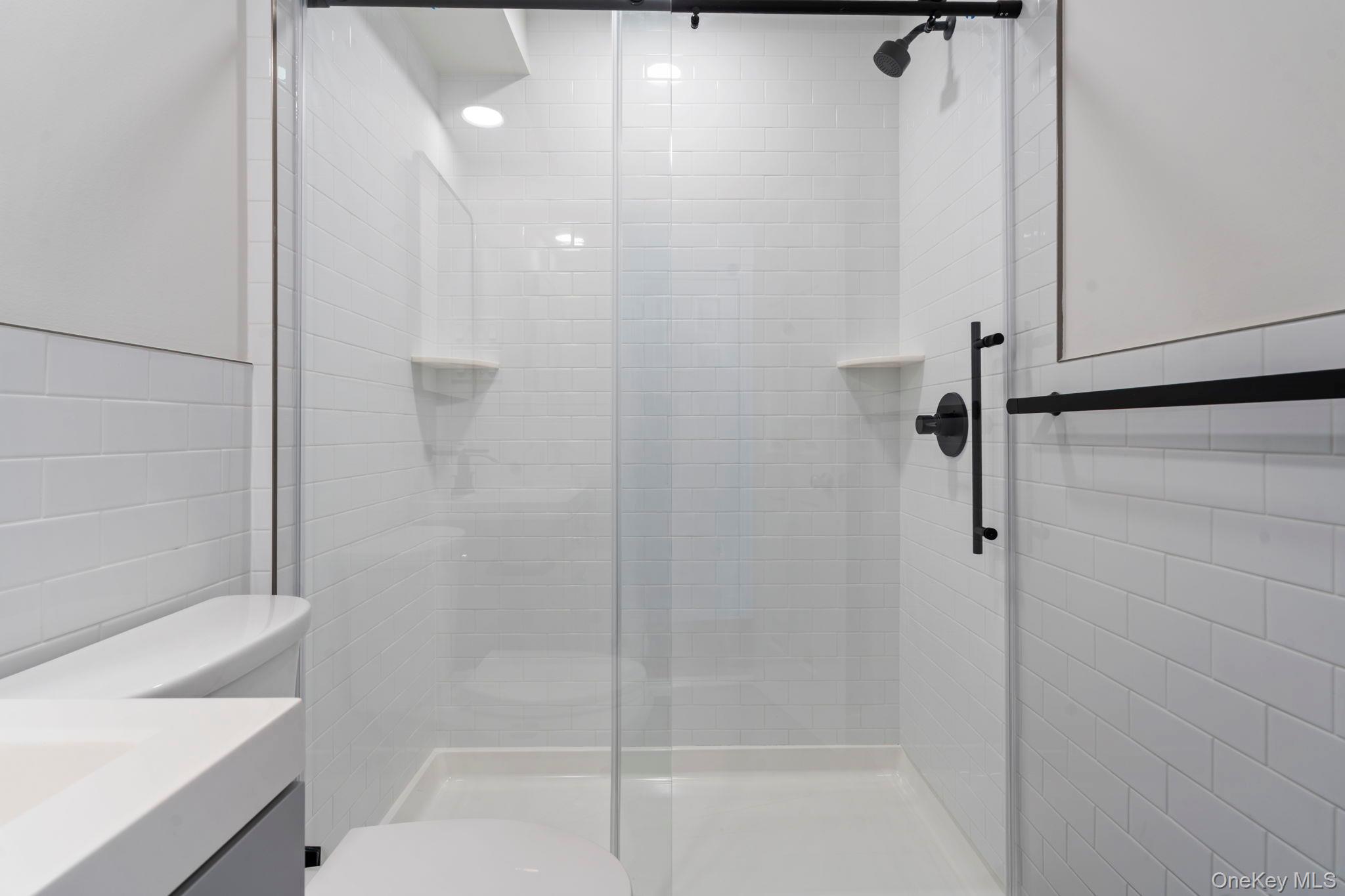 1 Anchorage # 101, Freeport, NY 11520