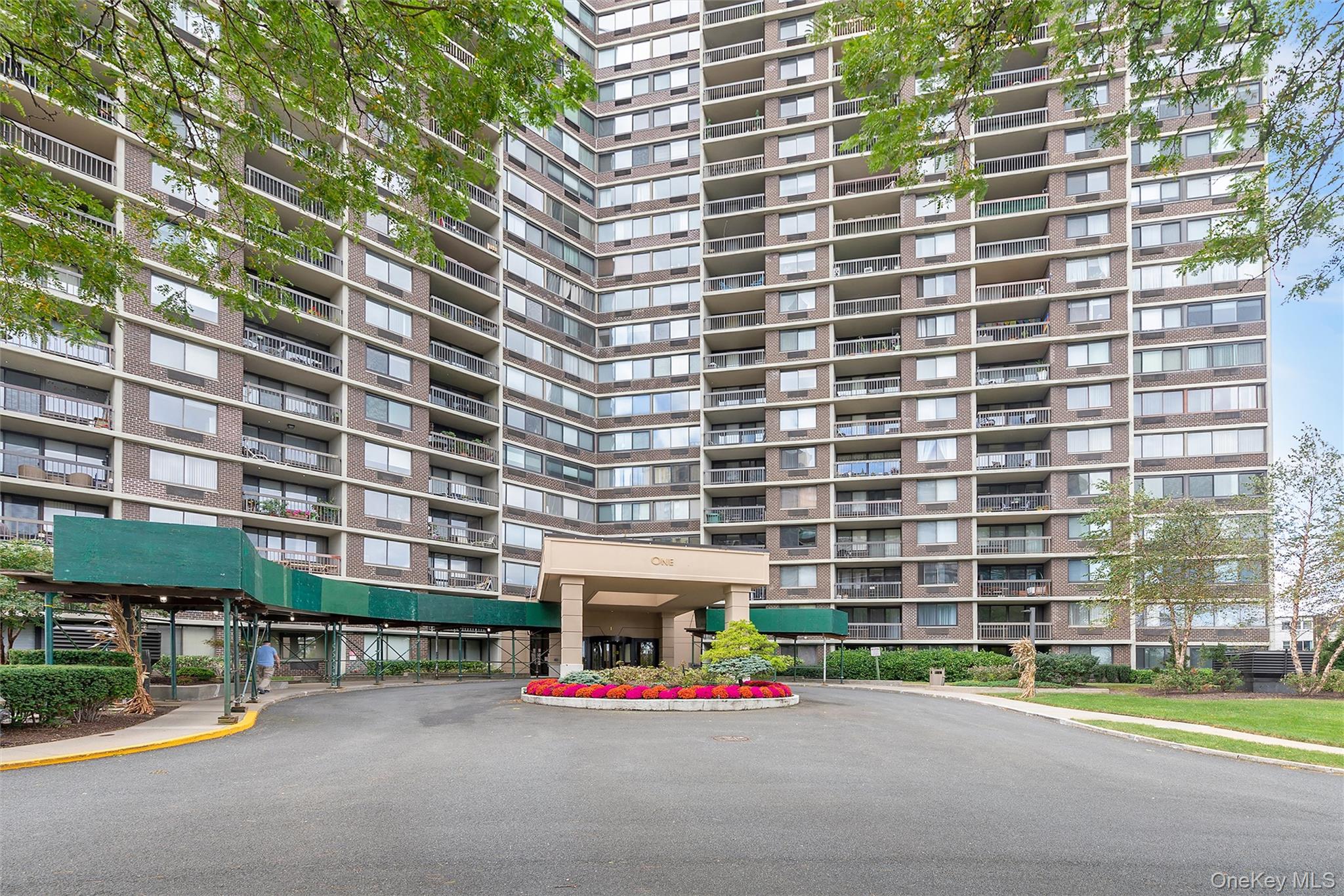 1 Bay Club Drive # 4R, Bayside, NY 11360