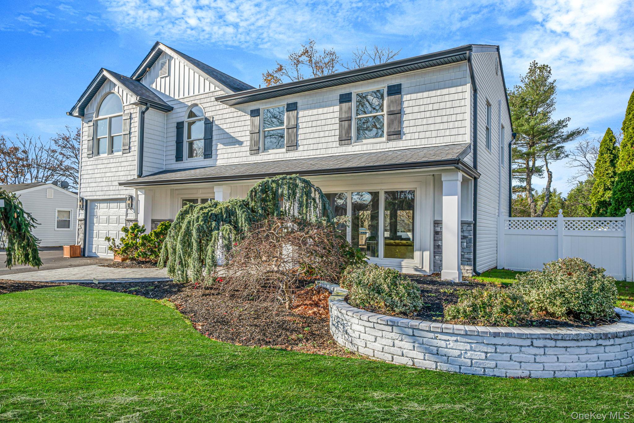 36 Flintridge Drive, Holbrook, NY 11741