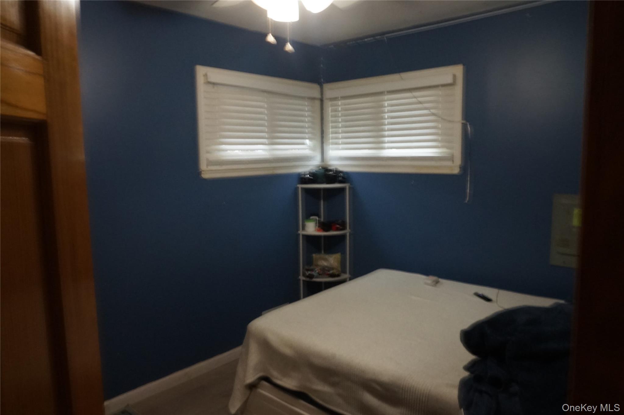 1678 N Thompson Divide, Bay Shore, NY 11706