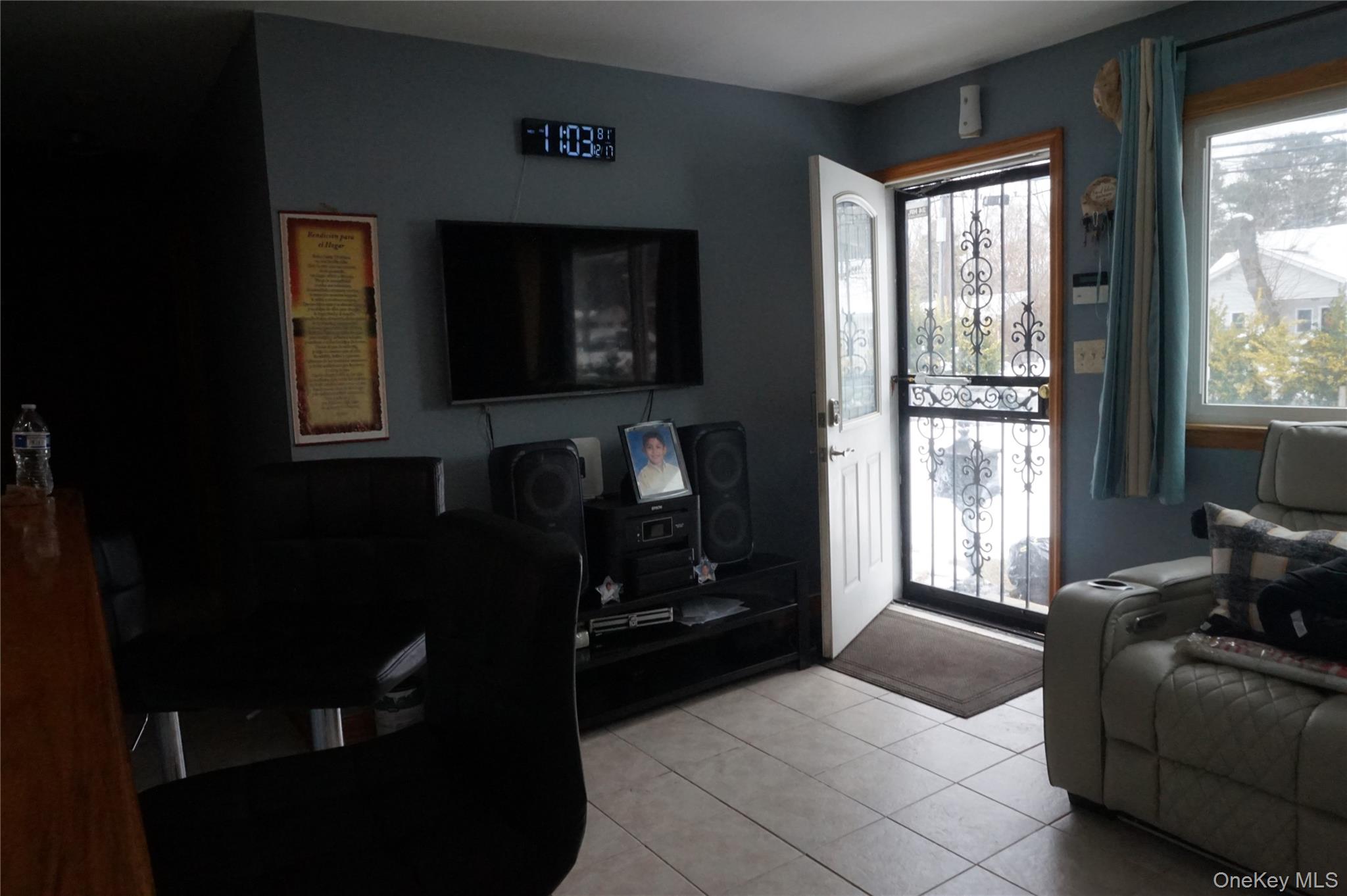 1678 N Thompson Divide, Bay Shore, NY 11706