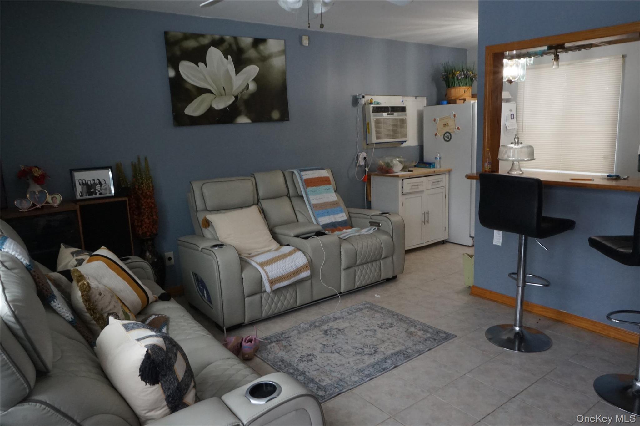 1678 N Thompson Divide, Bay Shore, NY 11706