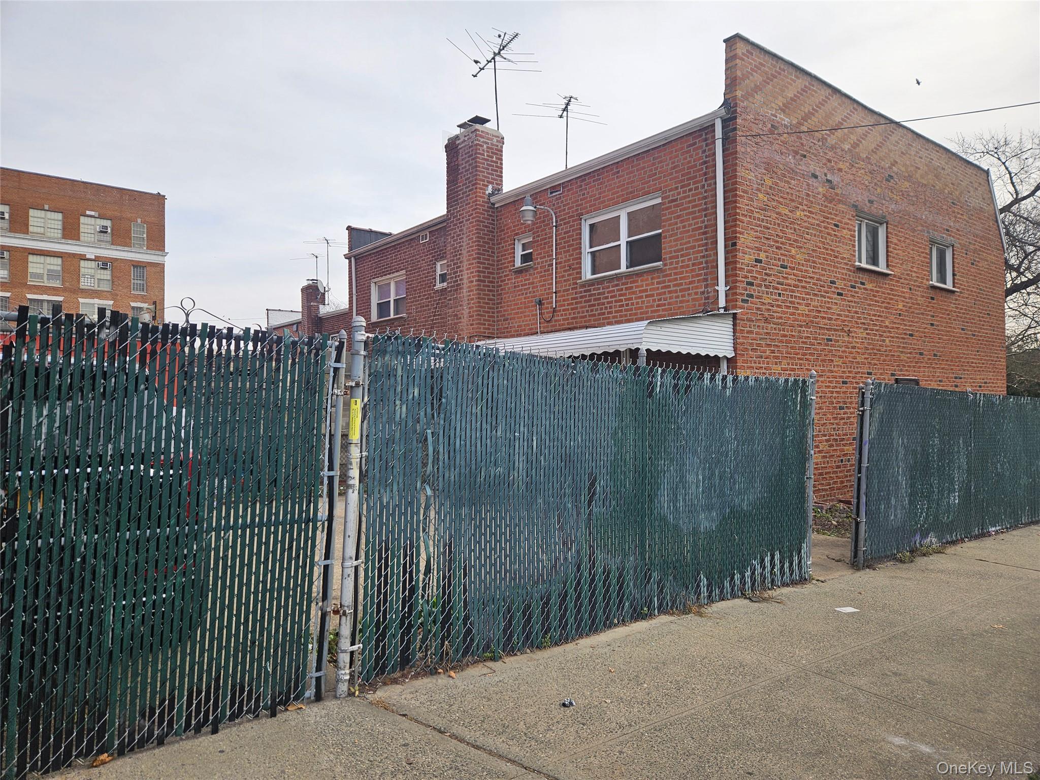 699 N. Conduit Boulevard, Brooklyn, NY 11208