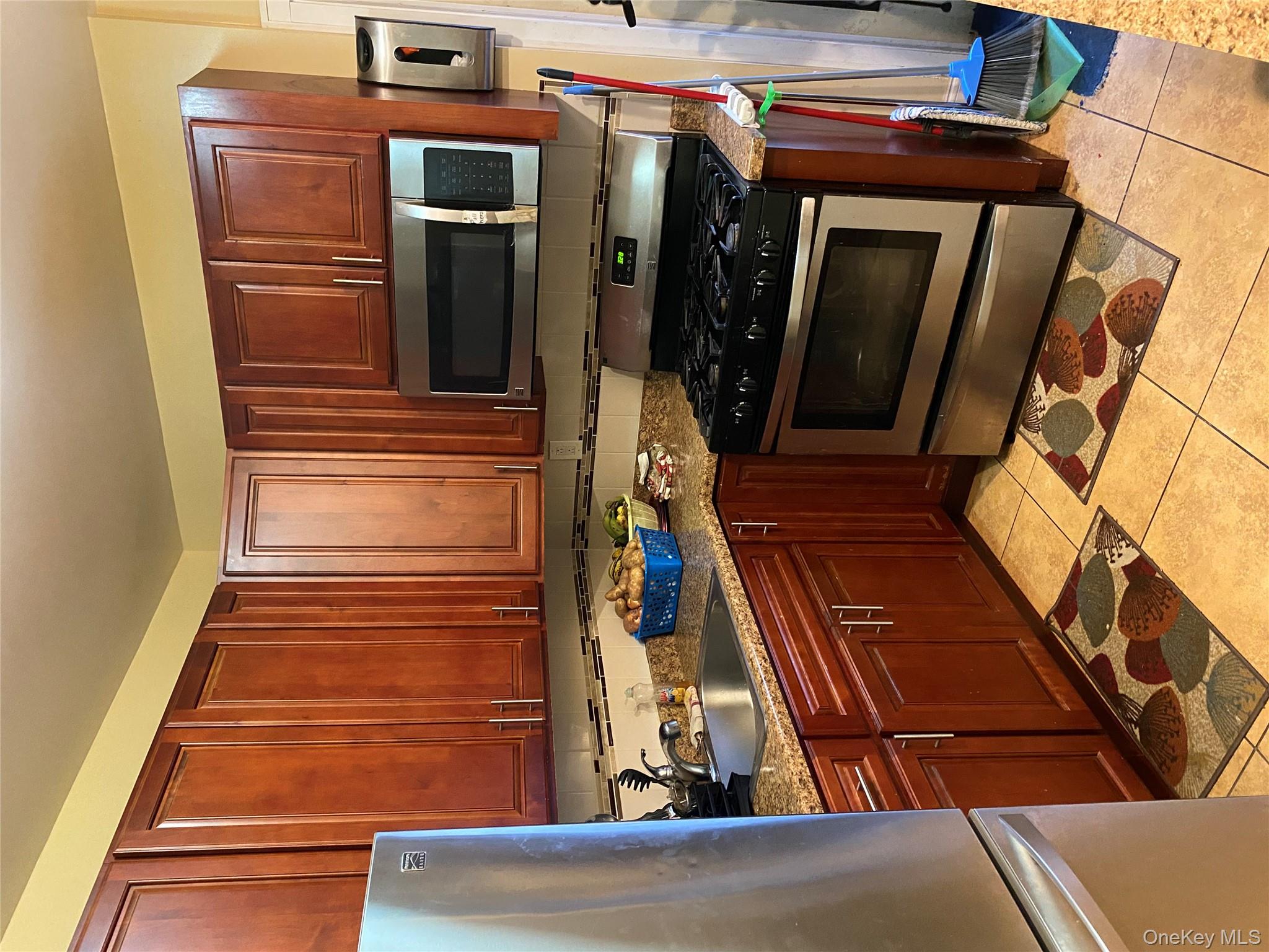 822 E 215th Street, Bronx, NY 10467