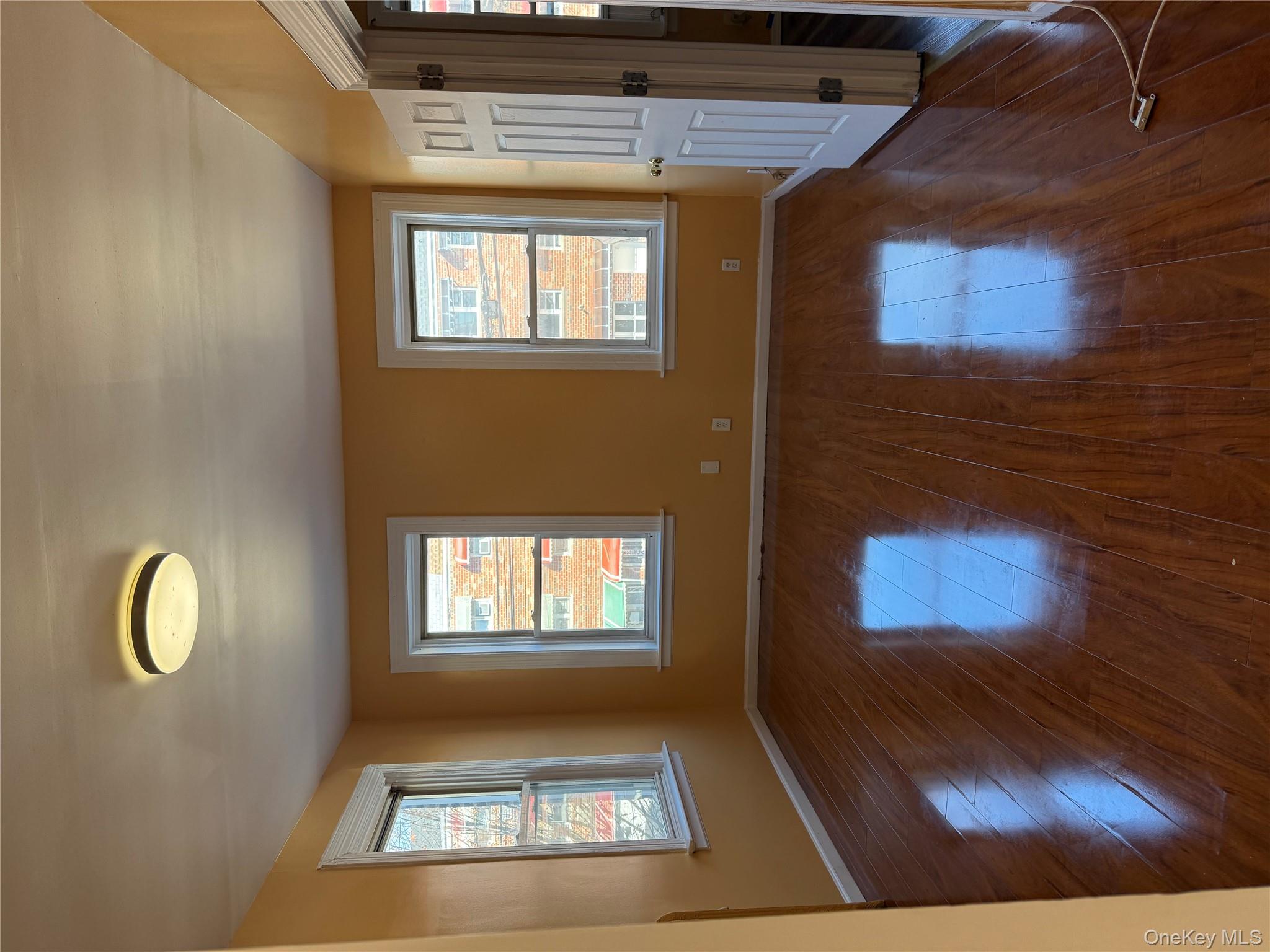 822 E 215th Street, Bronx, NY 10467