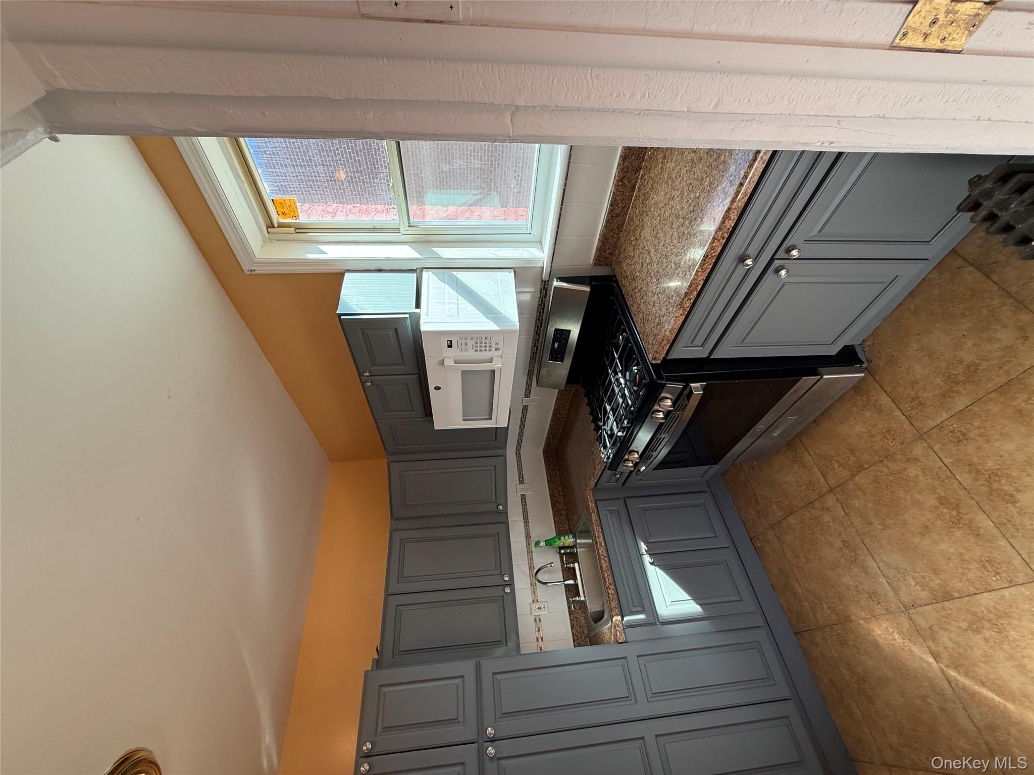 822 E 215th Street, Bronx, NY 10467