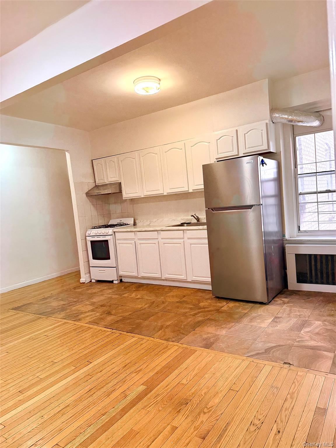88-11 Elmhurst # D2, Elmhurst, NY 11373