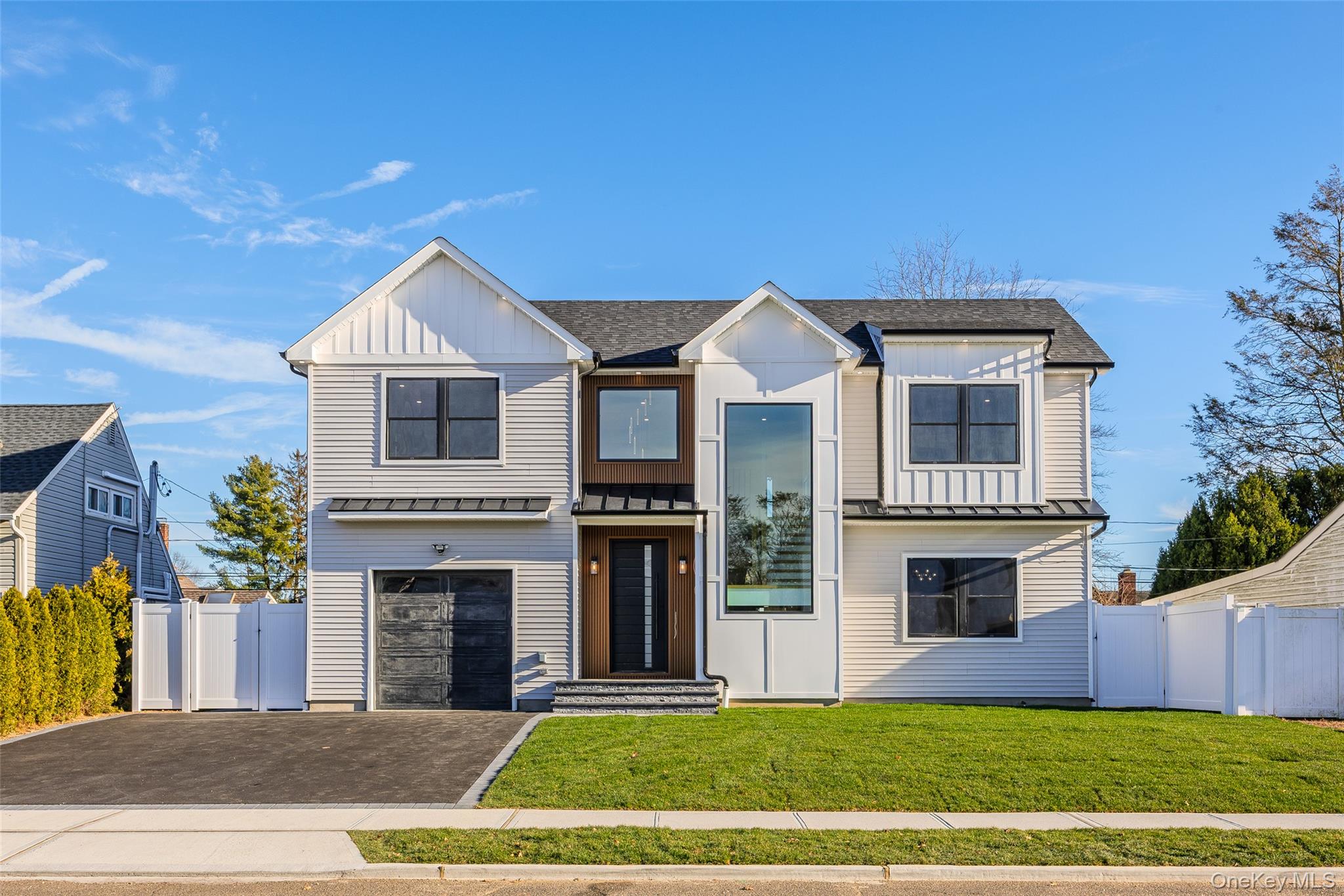 12 Friends Lane, Westbury, NY 11590