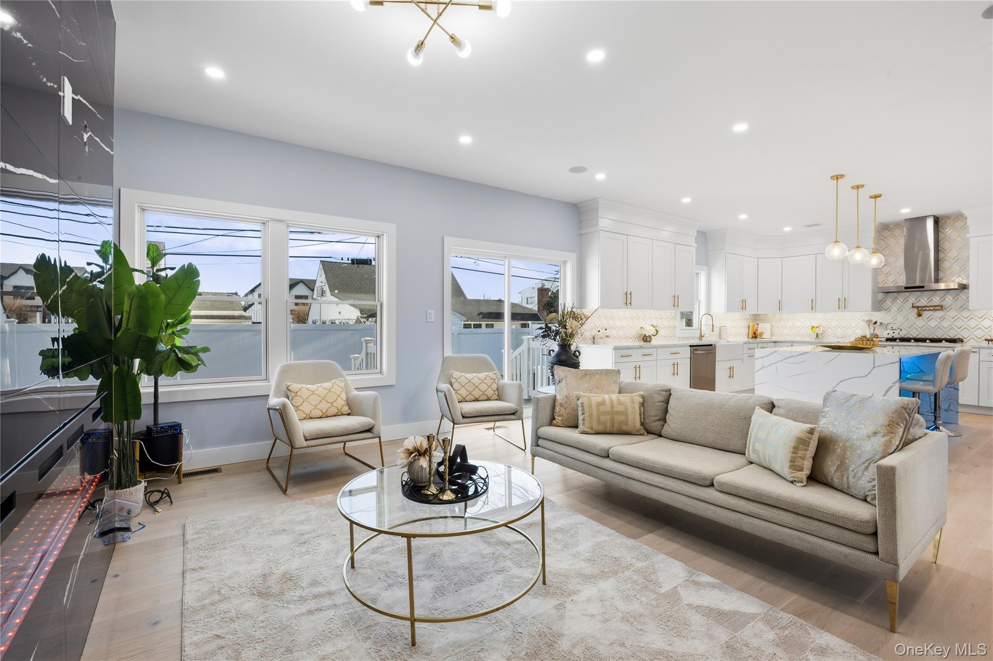 12 Friends Lane, Westbury, NY 11590