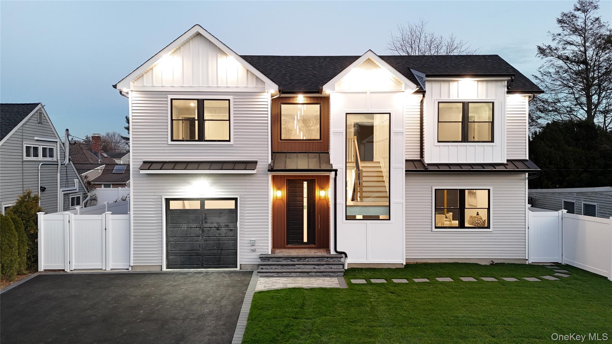 12 Friends Lane, Westbury, NY 11590