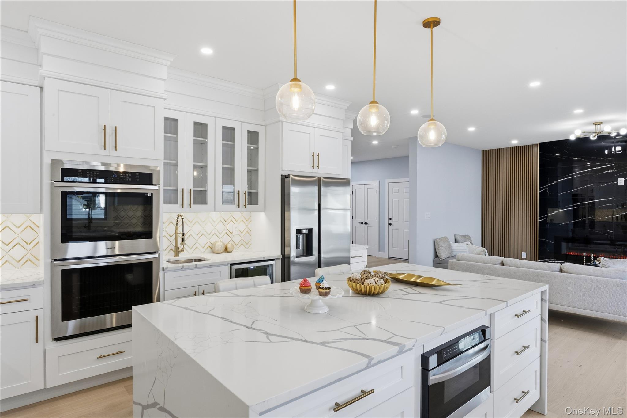 12 Friends Lane, Westbury, NY 11590