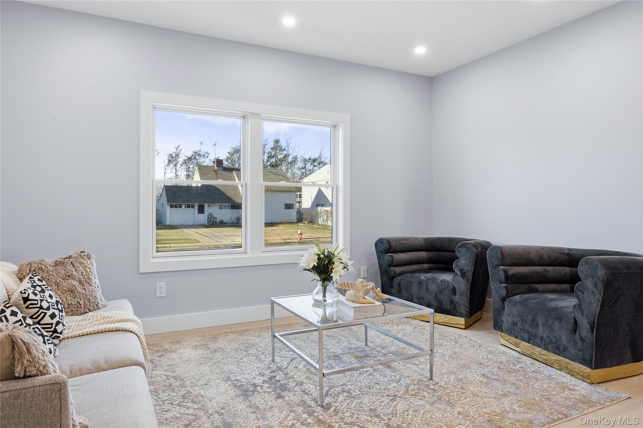 12 Friends Lane, Westbury, NY 11590