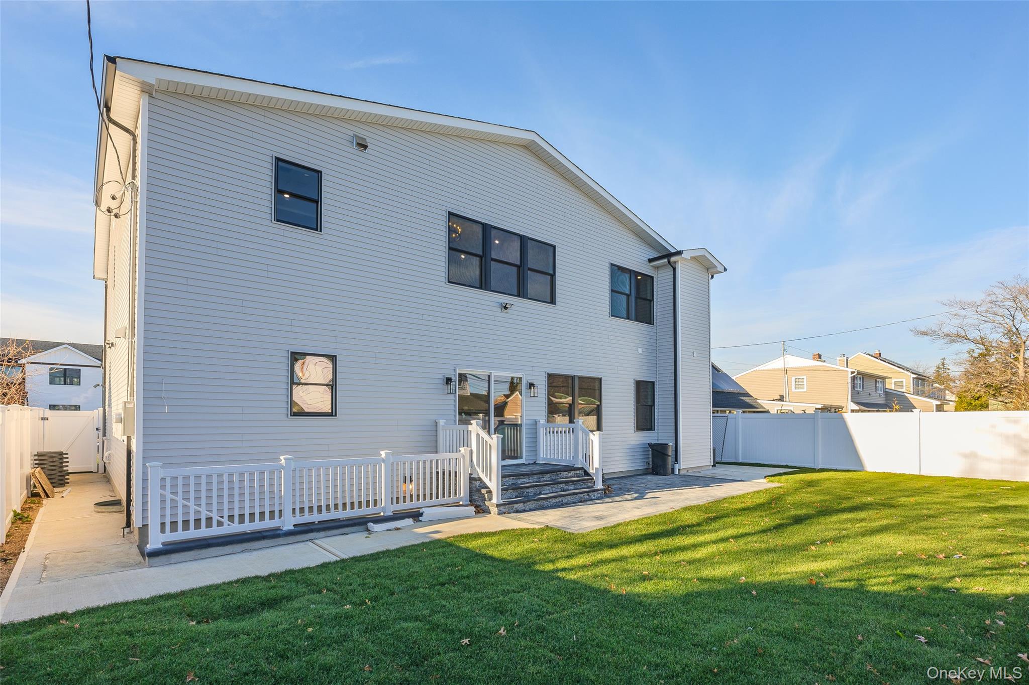 12 Friends Lane, Westbury, NY 11590