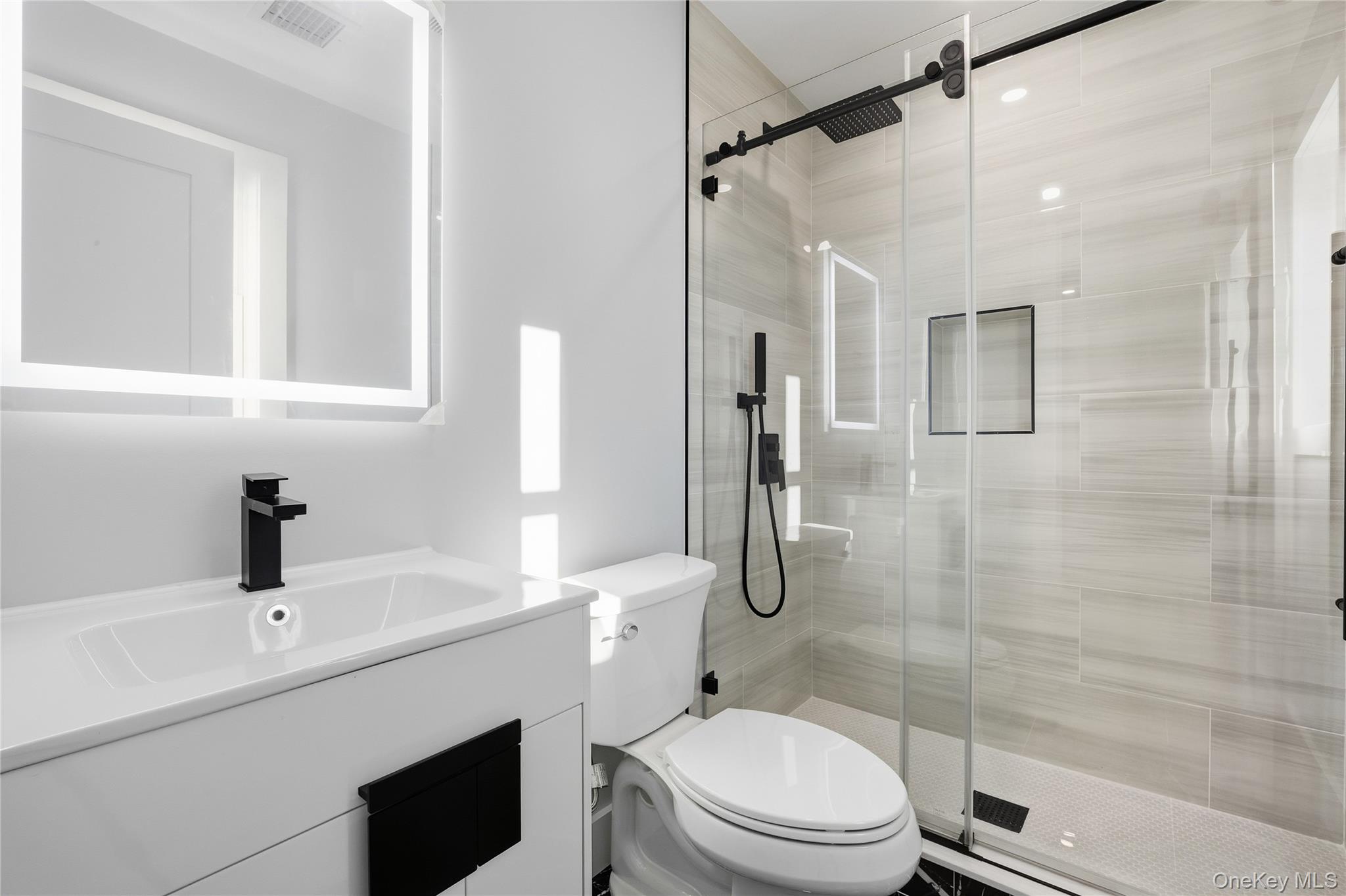 12 Friends Lane, Westbury, NY 11590