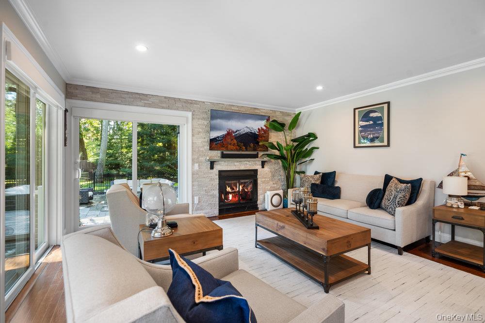 5 Coon Hollow Road, Lloyd Harbor, NY 11743