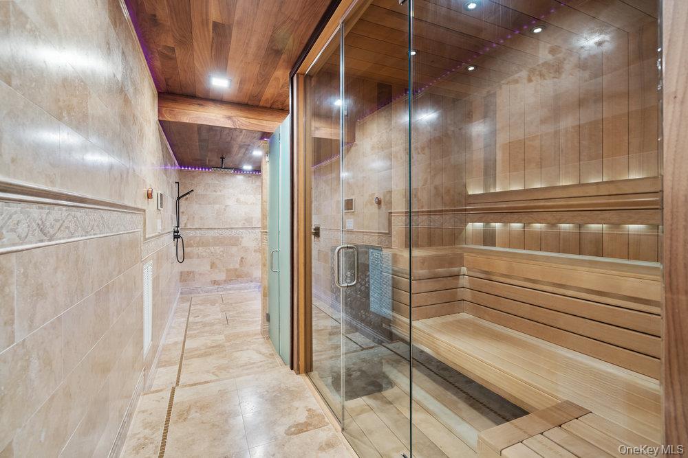 5 Coon Hollow Road, Lloyd Harbor, NY 11743