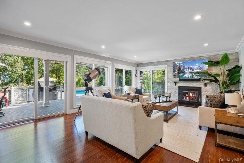 5 Coon Hollow Road, Lloyd Harbor, NY 11743