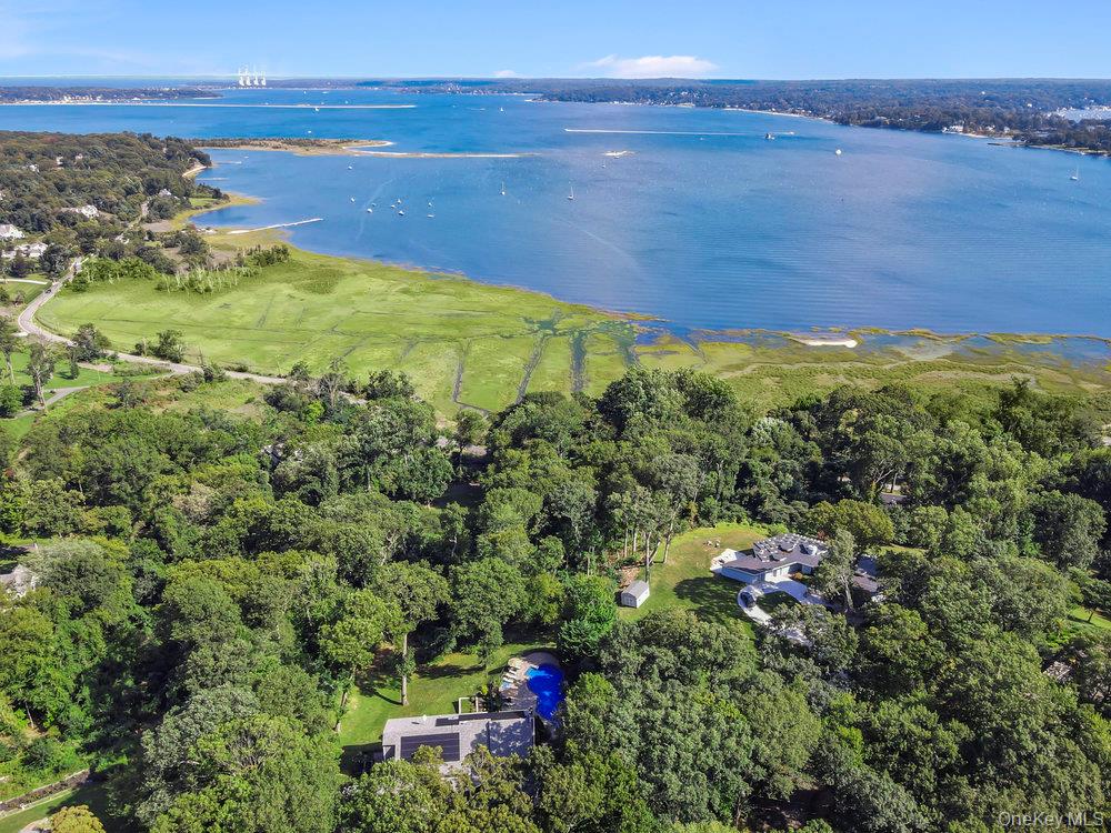 5 Coon Hollow Road, Lloyd Harbor, NY 11743