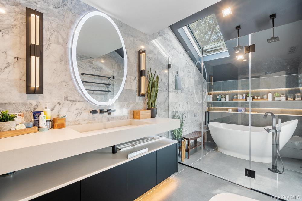 5 Coon Hollow Road, Lloyd Harbor, NY 11743