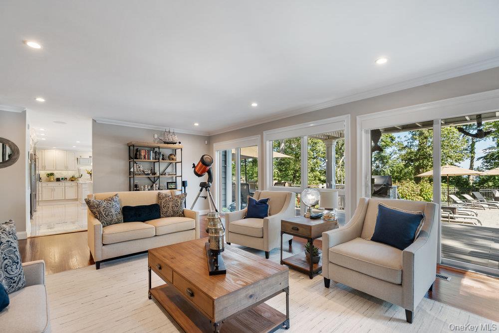 5 Coon Hollow Road, Lloyd Harbor, NY 11743