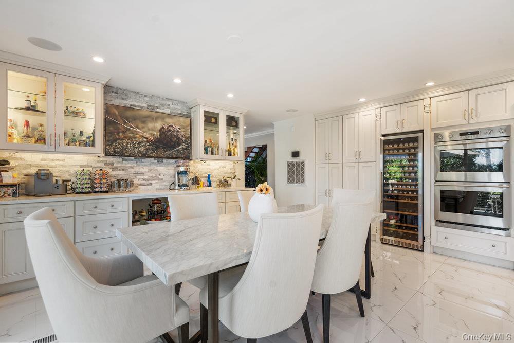 5 Coon Hollow Road, Lloyd Harbor, NY 11743