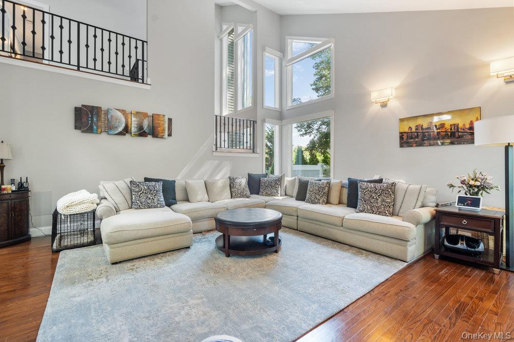 5 Coon Hollow Road, Lloyd Harbor, NY 11743