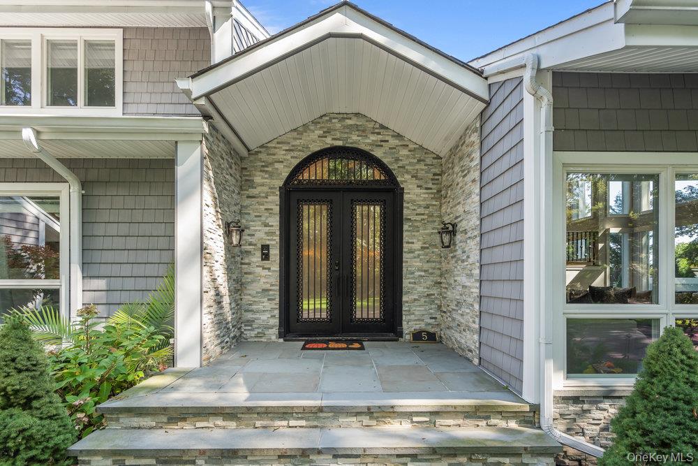 5 Coon Hollow Road, Lloyd Harbor, NY 11743