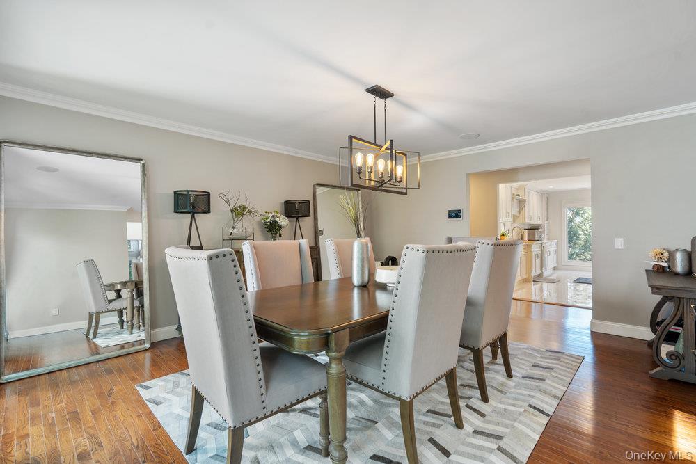 5 Coon Hollow Road, Lloyd Harbor, NY 11743