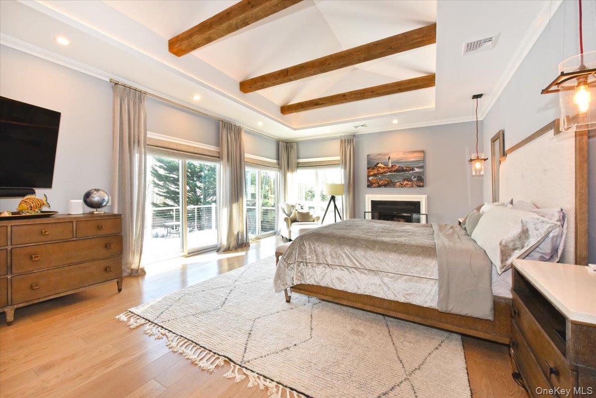 5 Coon Hollow Road, Lloyd Harbor, NY 11743