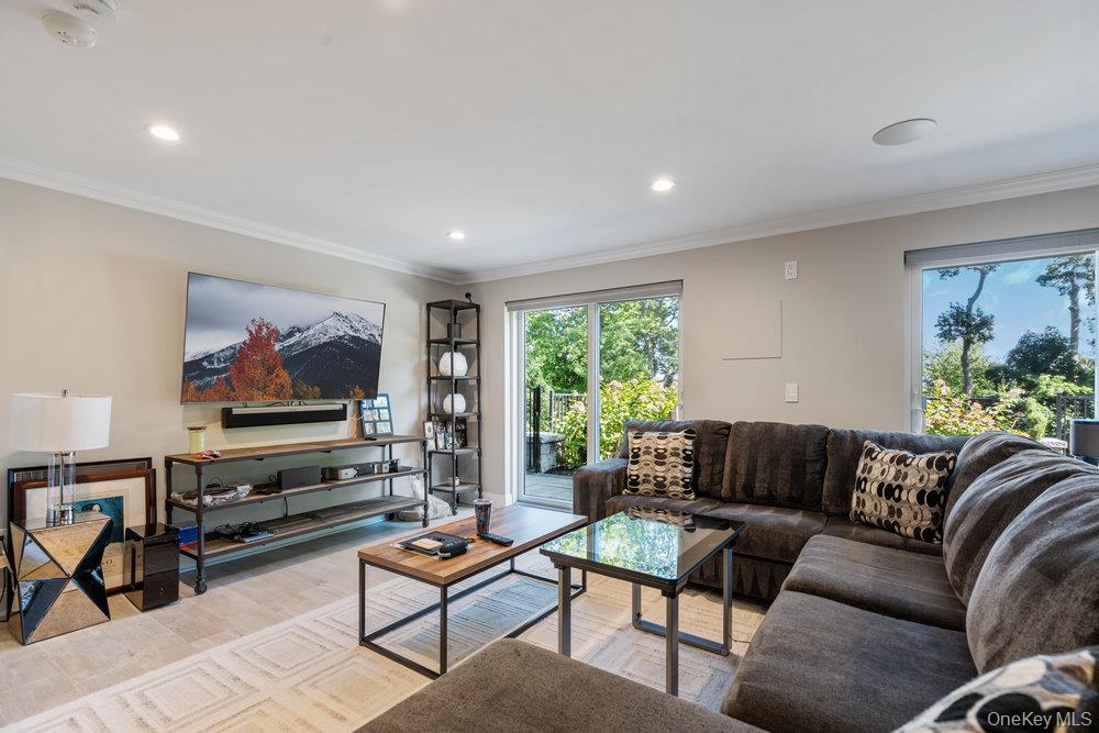 5 Coon Hollow Road, Lloyd Harbor, NY 11743