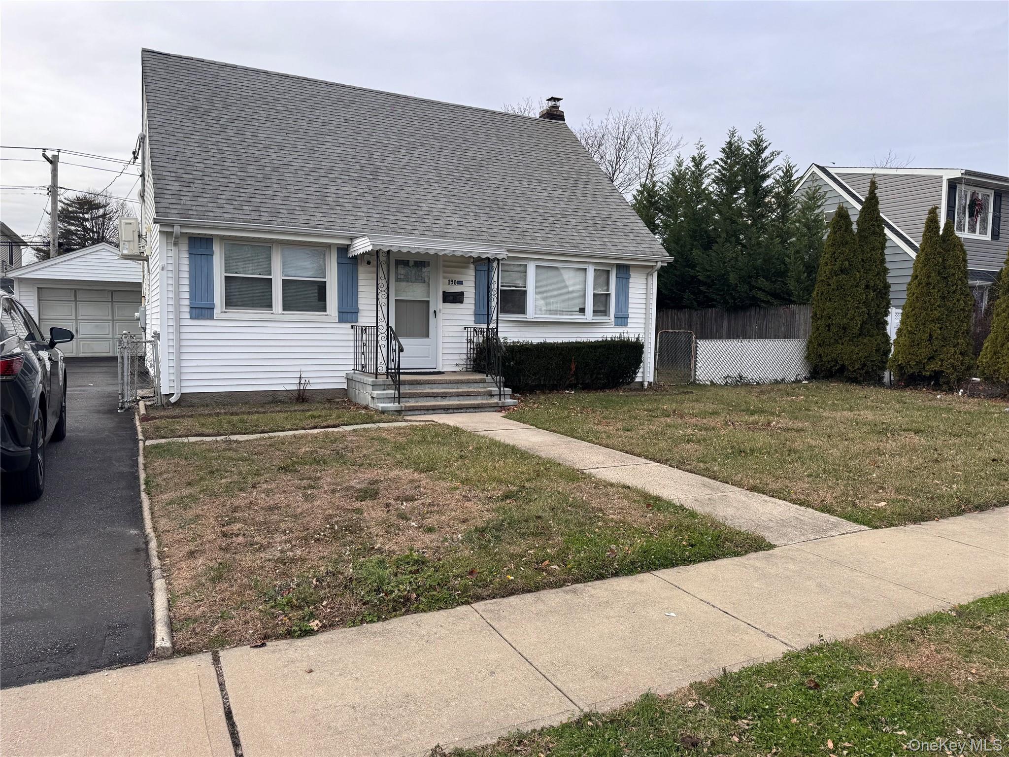 190 Lee Avenue, Hicksville, NY 11801