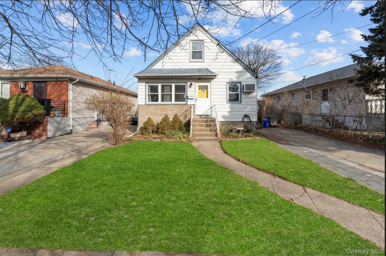 135 Casper Street, Valley Stream, NY 11580