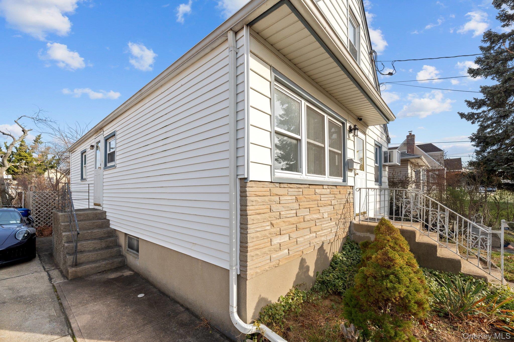 135 Casper Street, Valley Stream, NY 11580