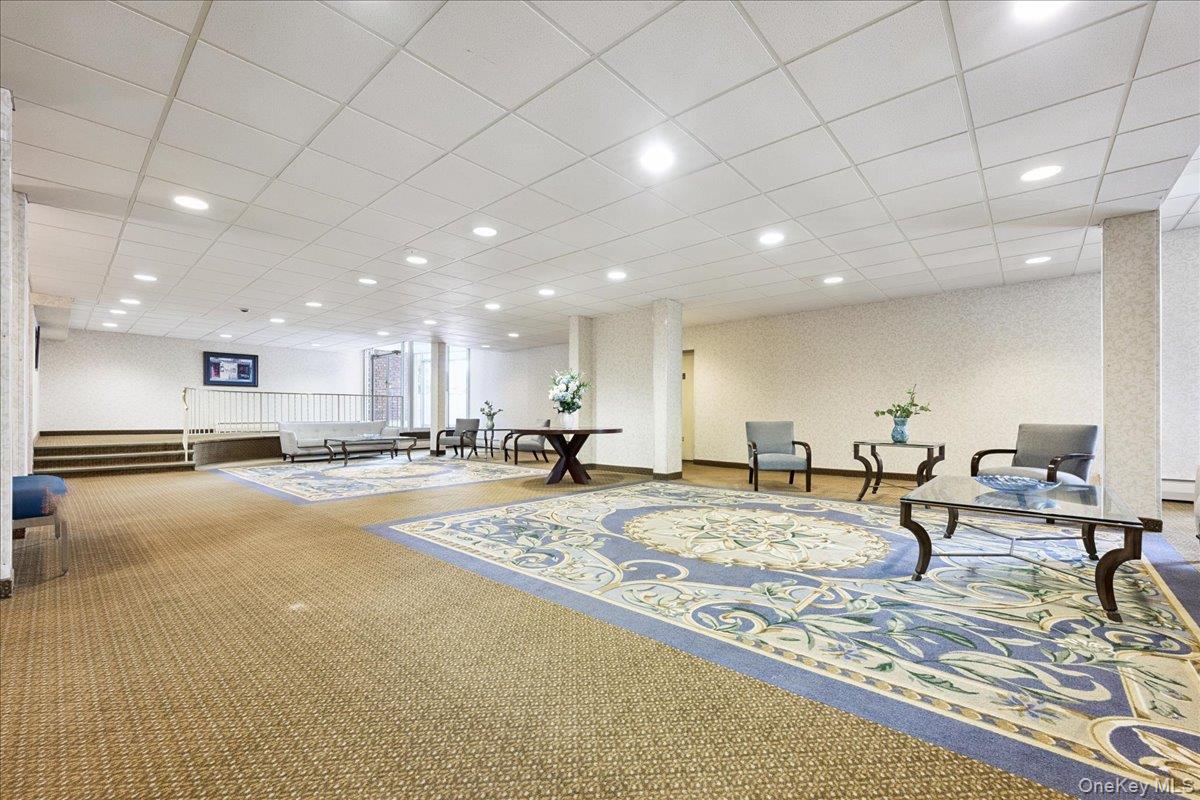 2 Fowler Avenue # 206, Lynbrook, NY 11563