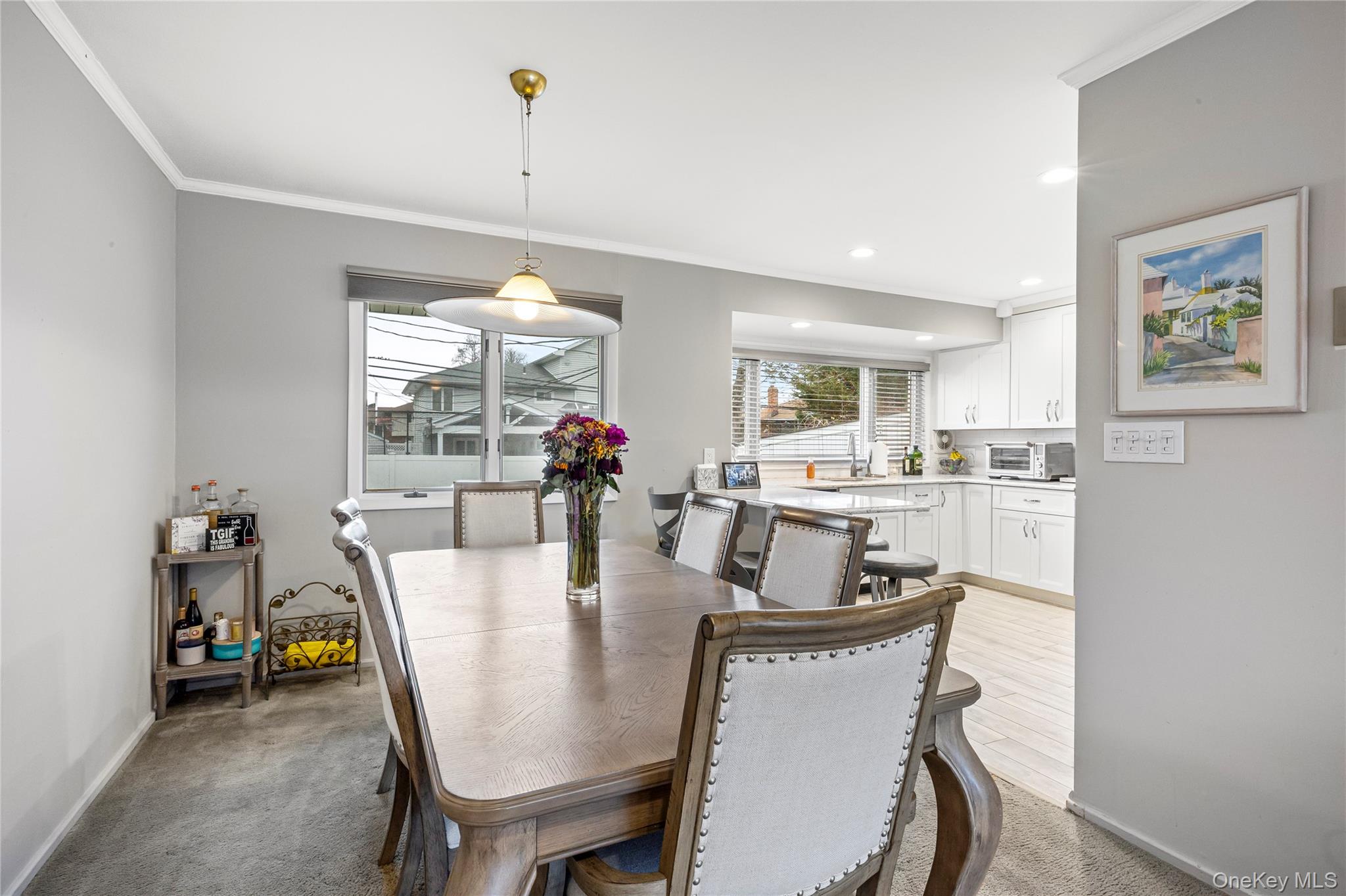 18 Roxbury Avenue, Plainview, NY 11803