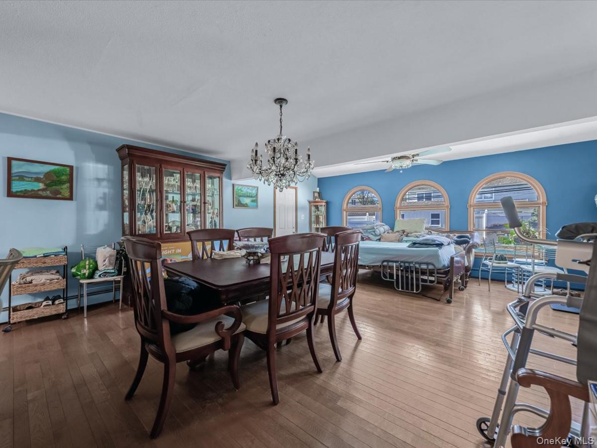 12 Cable Lane, Hicksville, NY 11801