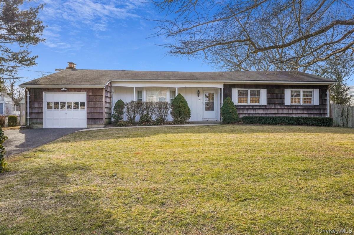 182 Connetquot Drive, Oakdale, NY 11769