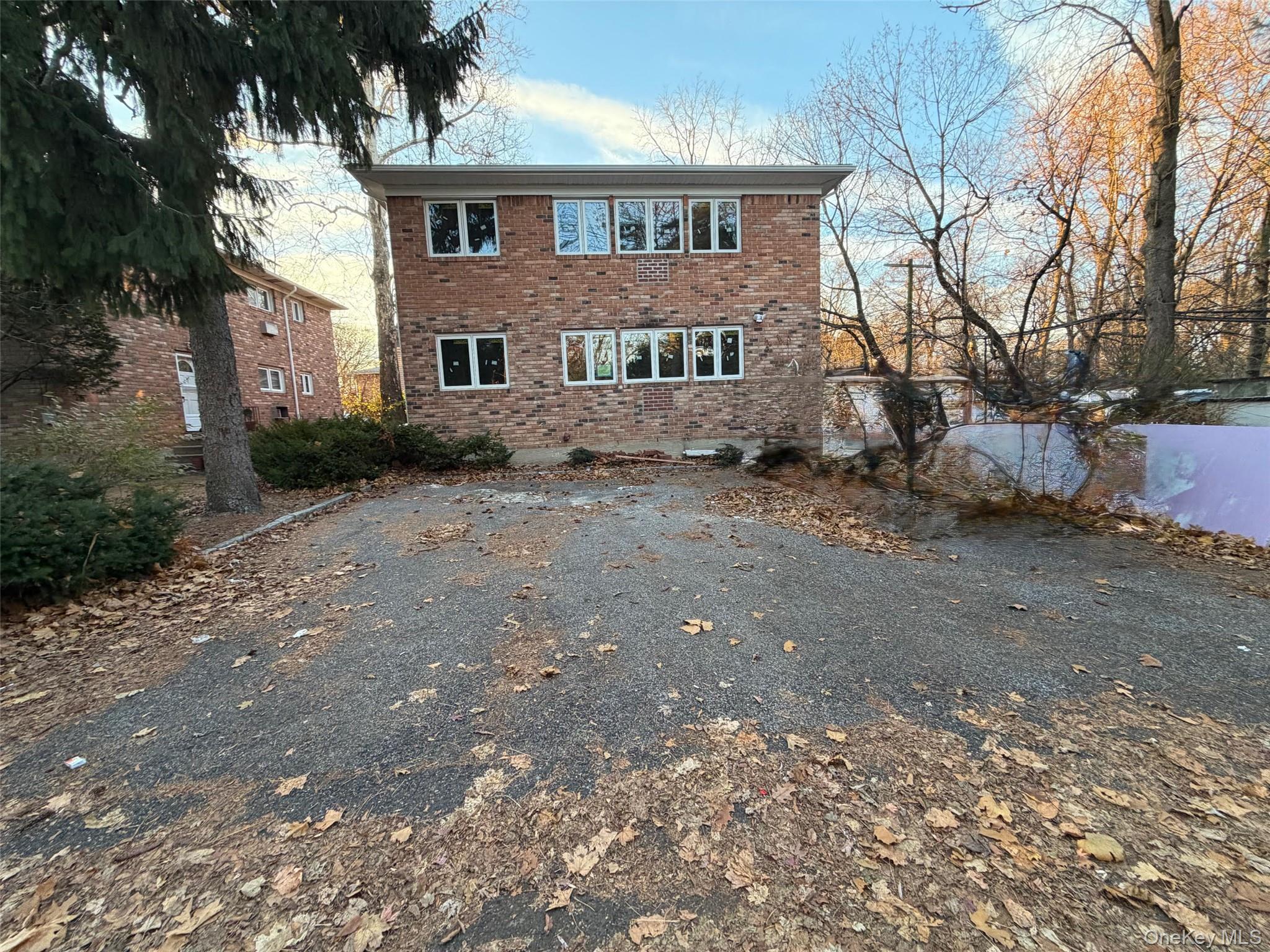 16 Cornwall Lane, Port Washington, NY 11050