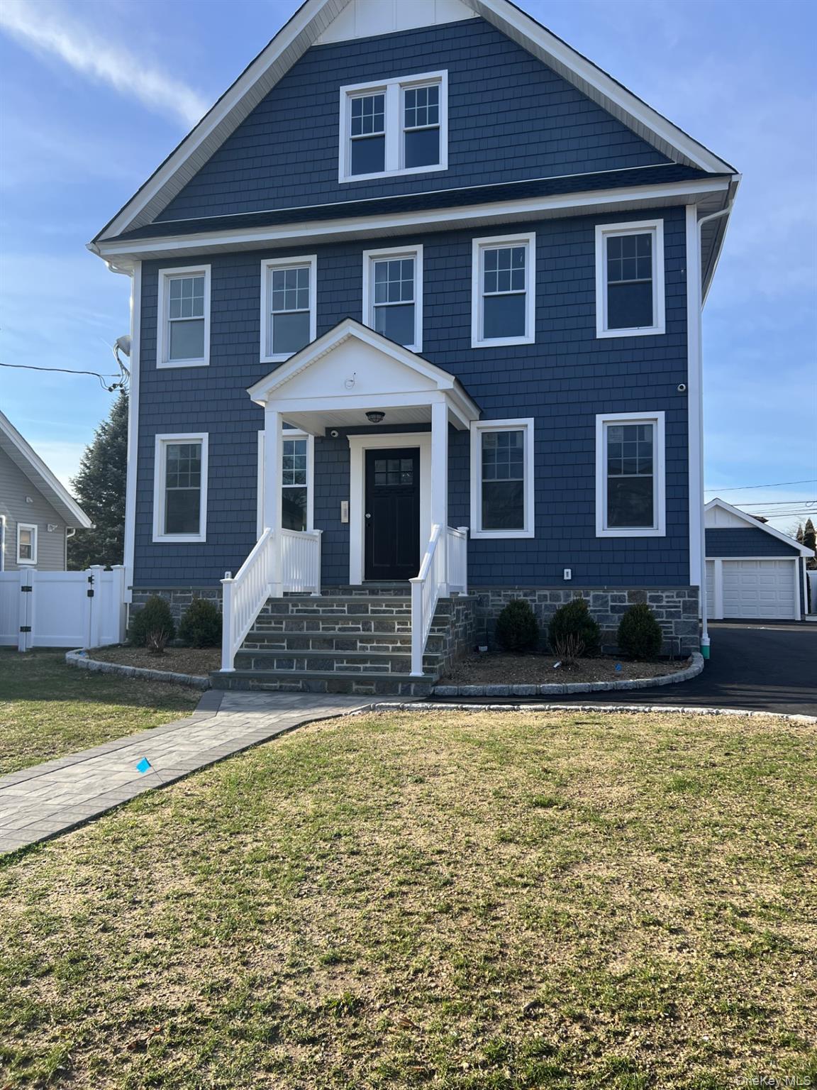 70 Peterson Place # 2B, Lynbrook, NY 11563