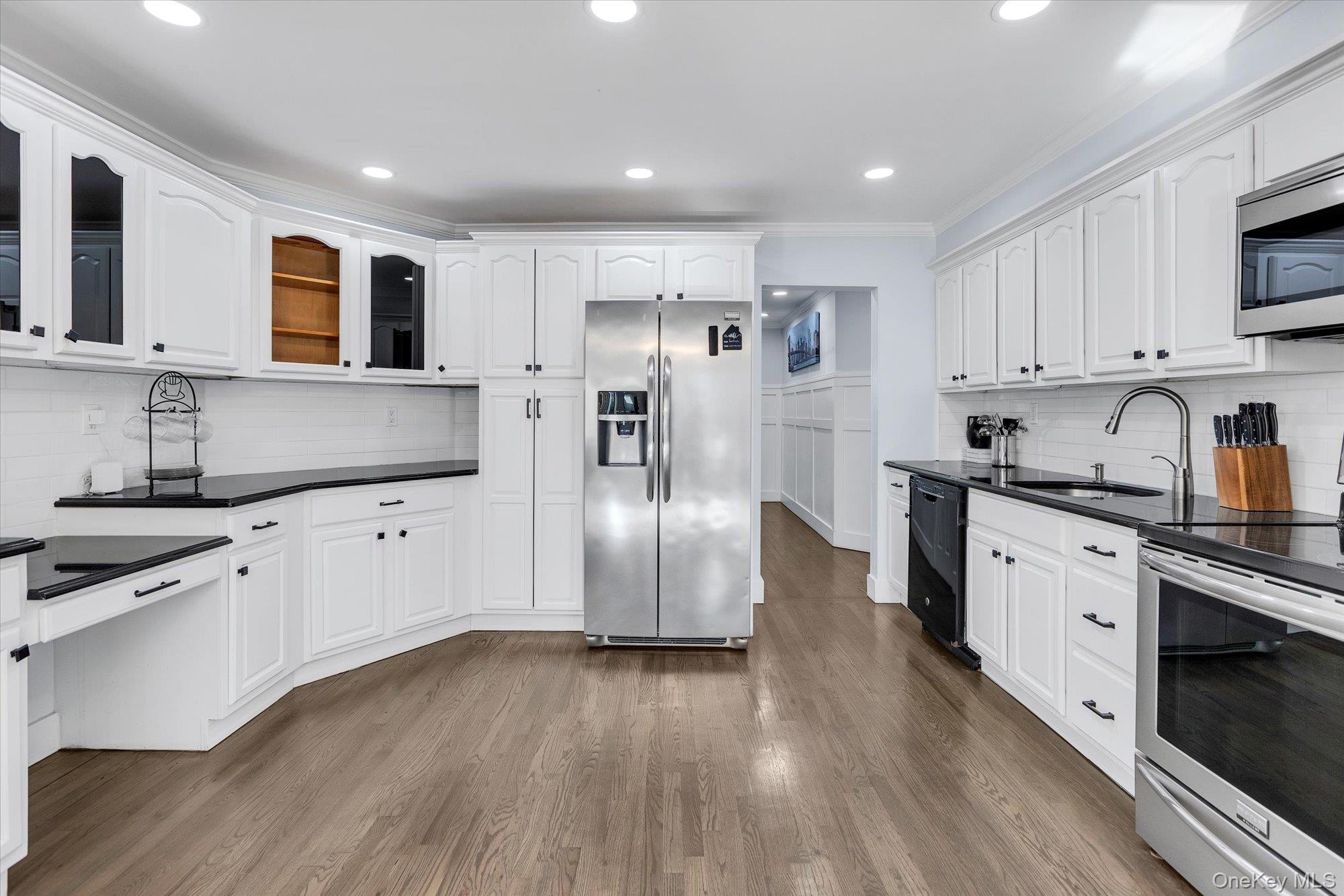 56 Fairfields Lane, Huntington Station, NY 11746