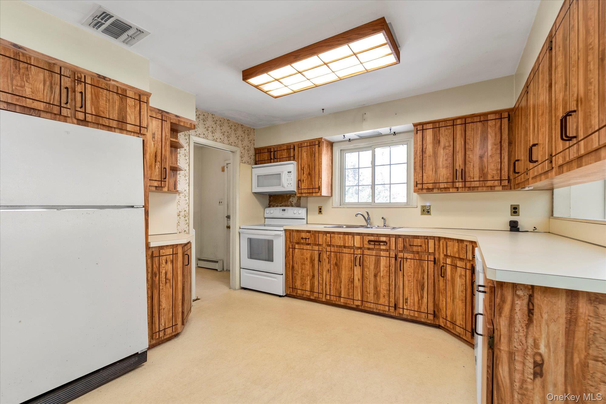 65 Lone Oak Path, Smithtown, NY 11787