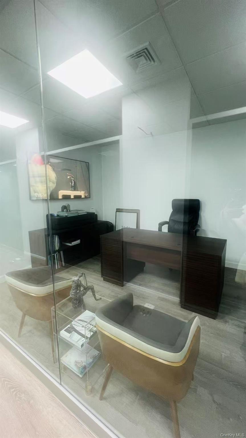 917 Northern Boulevard # 104, Great Neck, NY 11021