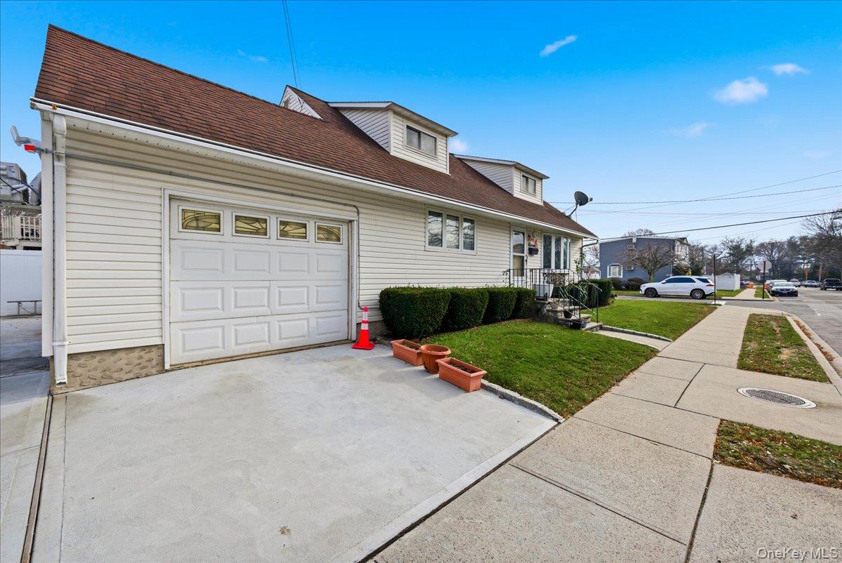 11 Crescent Street, Hicksville, NY 11801