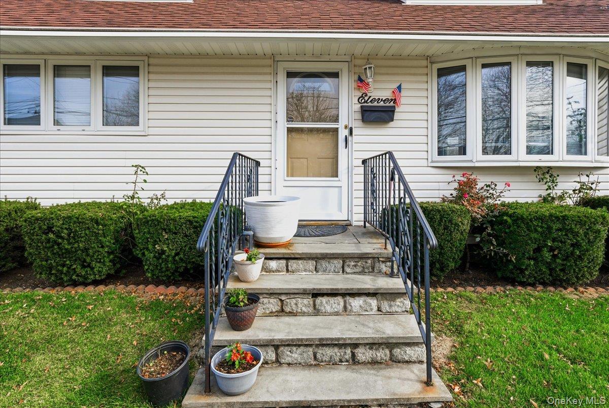 11 Crescent Street, Hicksville, NY 11801